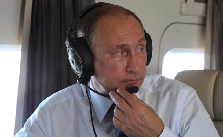 pilot-aviation-headset-putin-russia